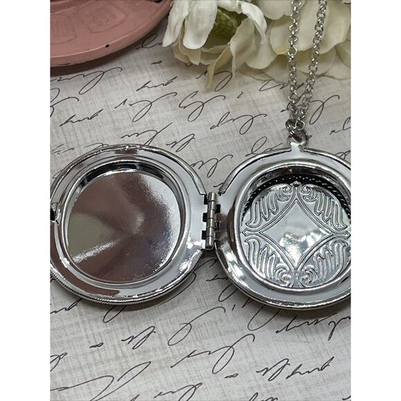 Slvr Locket Setting Praying Angel Angels Mother’s Cameo Mom Daughter Gift Easter - Picture 10 of 11